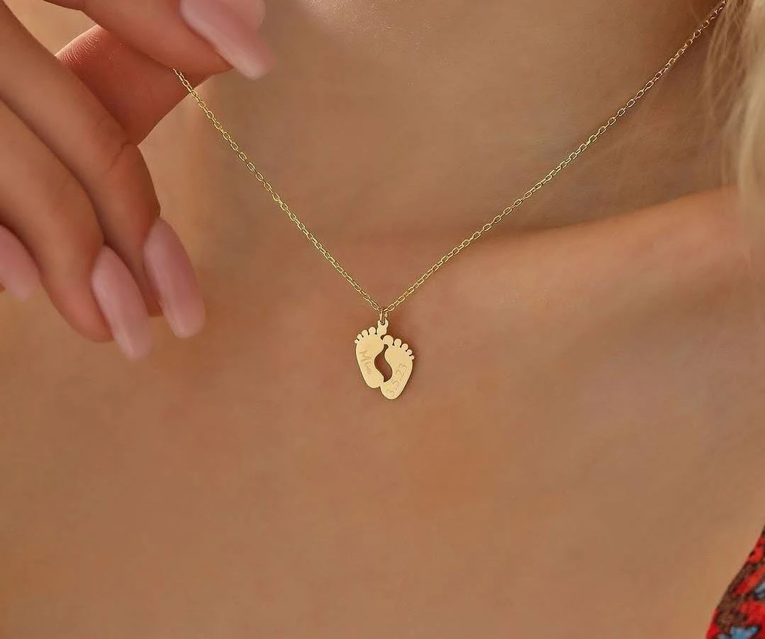 Legs Necklace